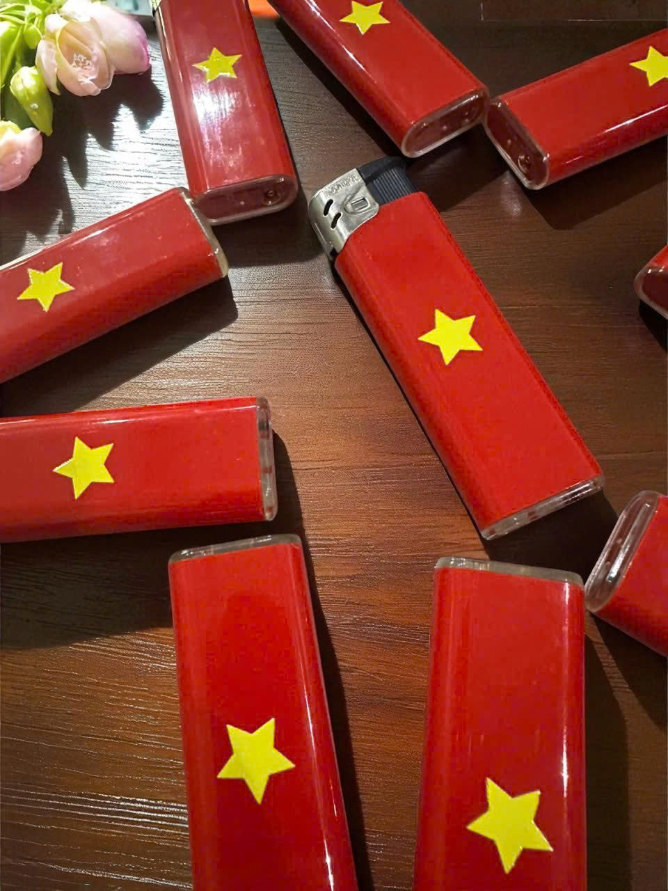 Bật lửa khò sao vàng - Thùng 1000 cái